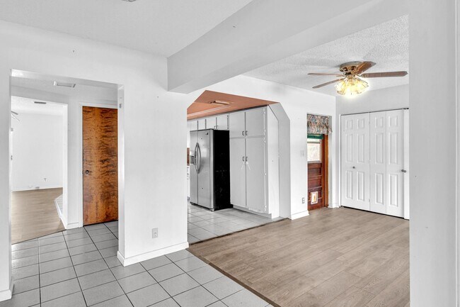 Building Photo - 5551 SW 57th St