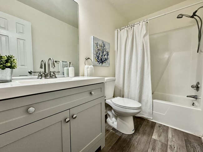 Building Photo - 3-Bedroom Townhome Ready NOW!! Completely ...