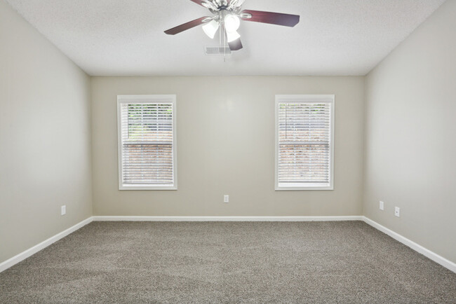 Building Photo - Move-in ready home in Hiram!