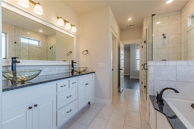 Building Photo - 489 E Ozark View Drive