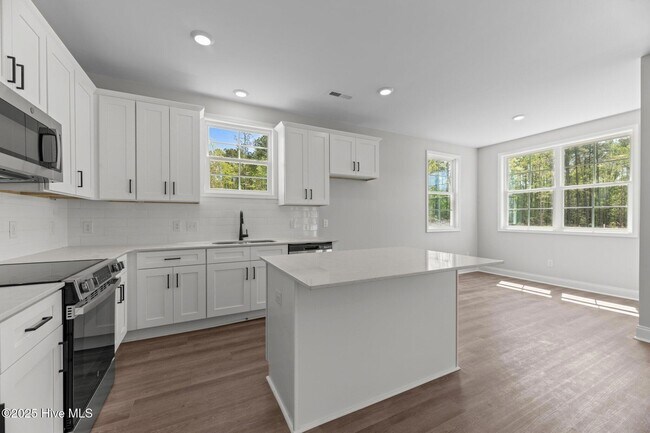 Building Photo - 1001 Tawney Trce