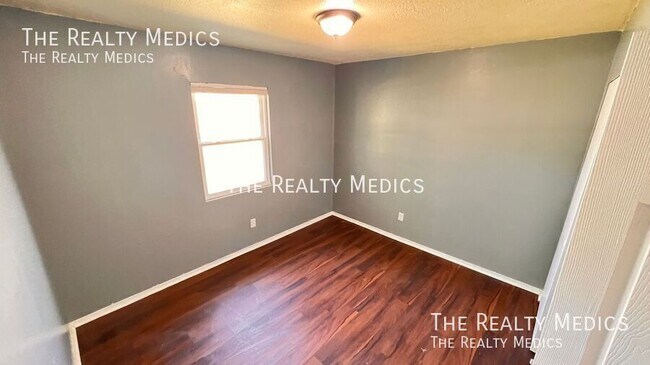 Building Photo - 1073 Leeward Dr