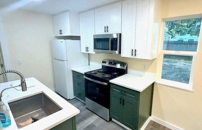 Building Photo - 311 Alva Park Dr