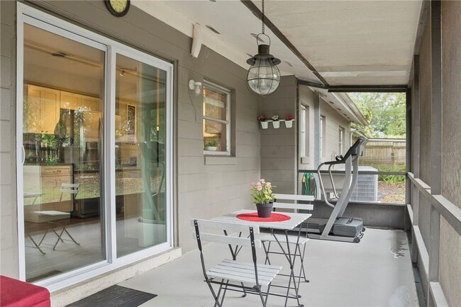 Building Photo - I Bedroom 2 Bath Home with Carport