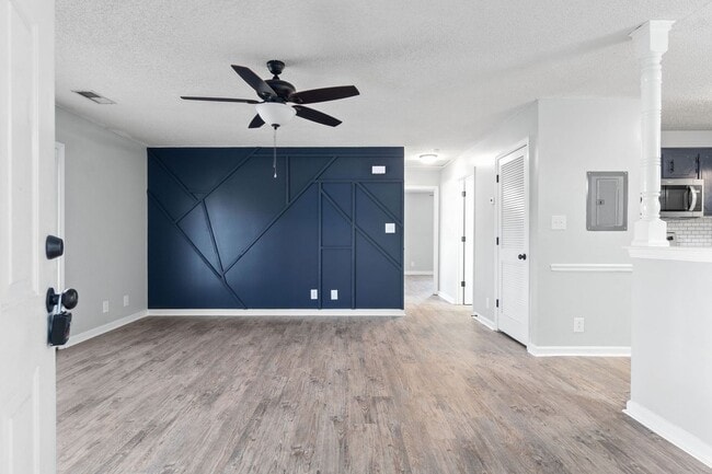 Building Photo - Renovated Two Bedroom Outside Gate 1!
