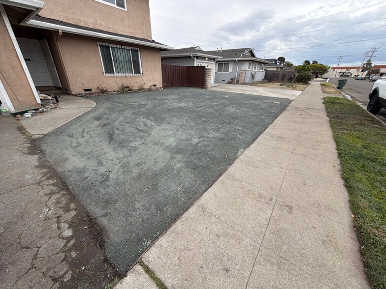 Building Photo - 14550 Acapulco Rd