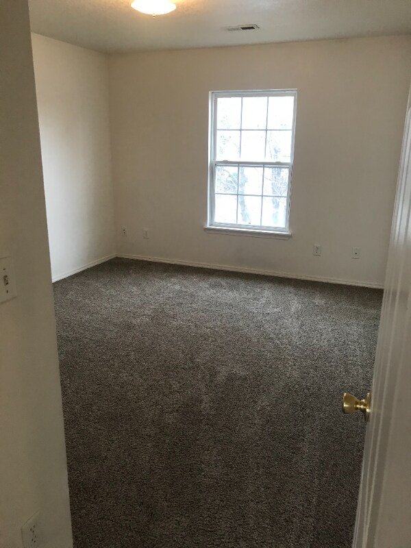 Building Photo - 108 Davis Ave