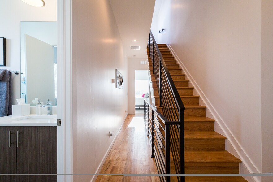 Building Photo - 3081 W 16th Ave