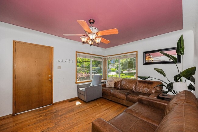 Building Photo - FURNISHED, Spacious 3 bedroom home in the heart of University!