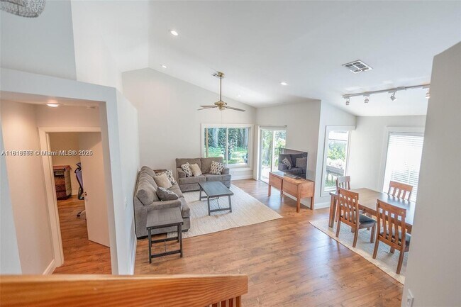 Building Photo - 2675 Oak Park Cir