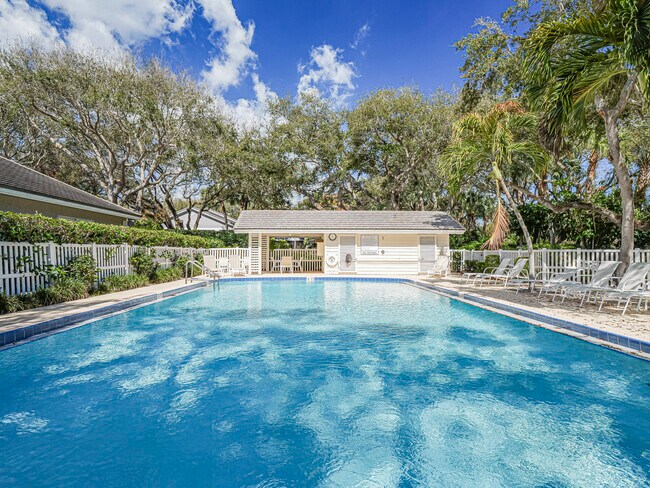 Building Photo - 131 Peppertree Dr