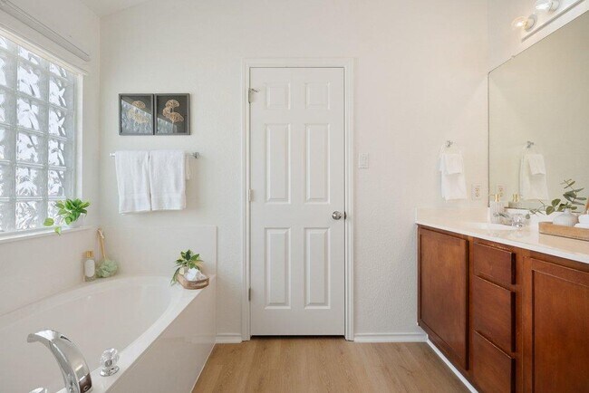 Building Photo - 11416 Dog Leg Dr