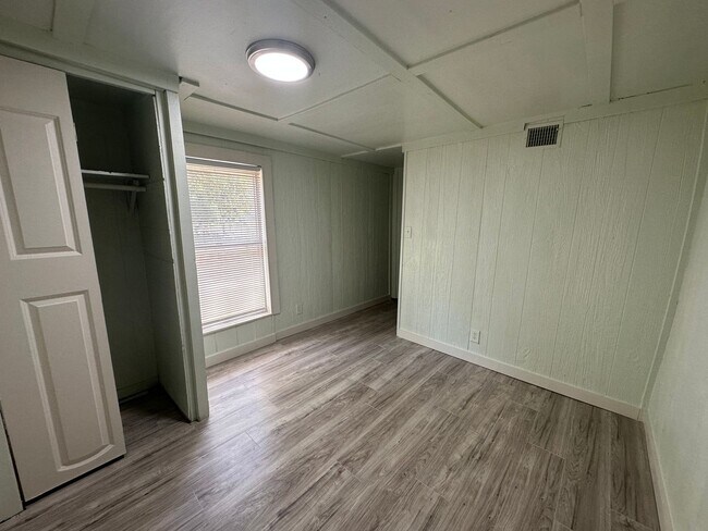 Building Photo - Remodeled 3 Bedroom House