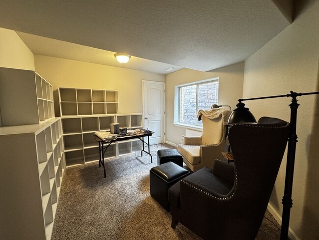Building Photo - Stunning 3 Bedroom Patio Home Located in N...