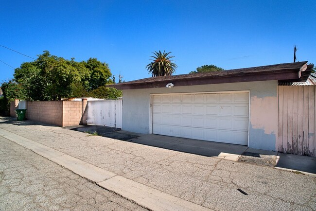 Building Photo - 10019 Balboa Blvd