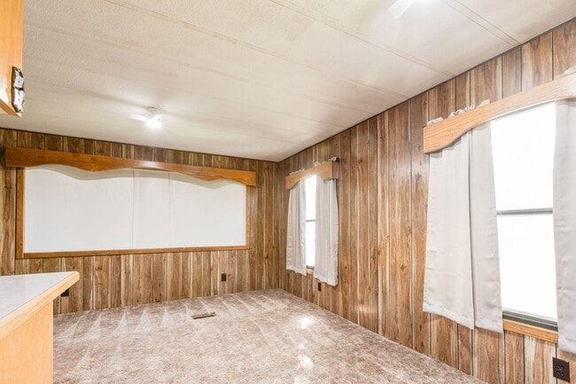 Building Photo - 206 N 4000 E