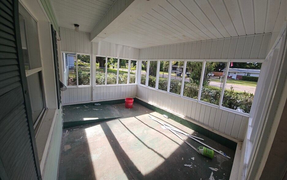 Building Photo - 221 Edison Drive