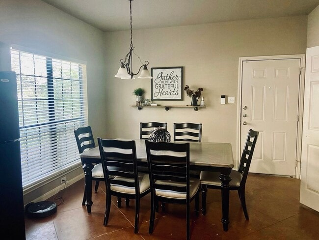 Building Photo - Charming 4/3 House Near Baylor!