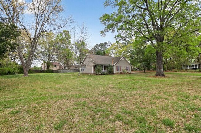 Building Photo - Charming 3BD/2BA Ranch on Large Lot in Indian Trail!