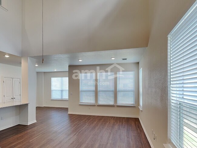 Building Photo - 2725 Wolfcreek