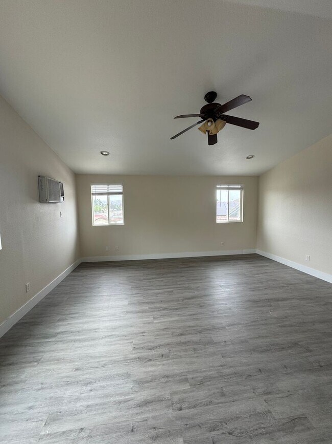 Building Photo - Beautiful 4 bedroom Home in Perris!