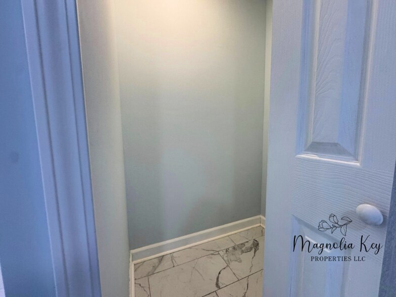 Building Photo - 403 73rd Ave N