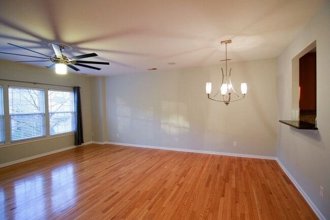 Building Photo - 264 W Bland St