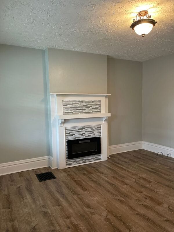 Building Photo - 931-933 E. Whittier Street