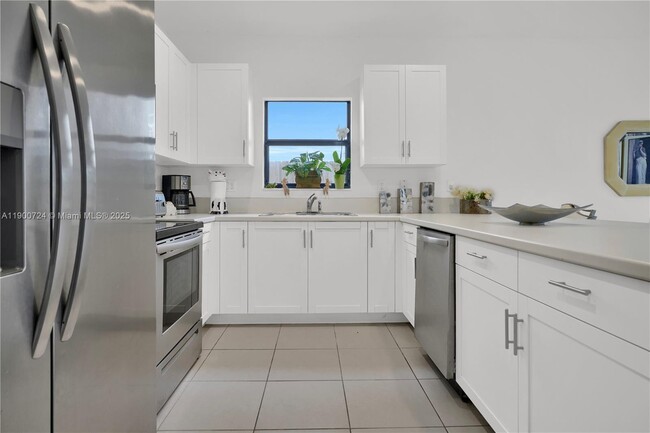 Building Photo - 151 NE 27th Terrace