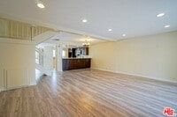 Building Photo - 5760 Owensmouth Ave