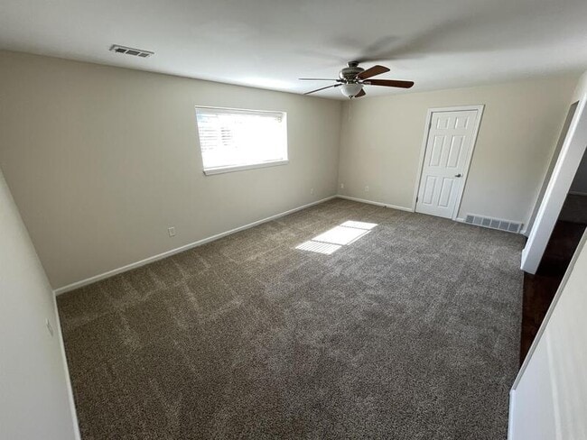 Building Photo - 135-145 Lafayette Rd. - 135-5