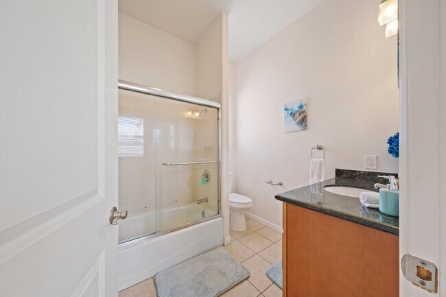 Building Photo - 1406 9th St