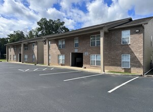 Building Photo - Pet Friendly 2-Bedroom Apartments in Maryv...