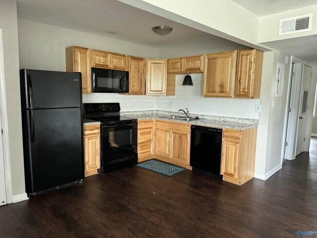 Primary Photo - 12105 Carriage Ct SE