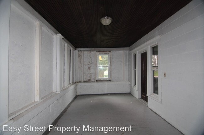 Building Photo - 448 W 3rd Ave