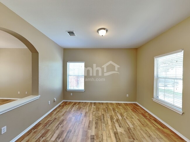 Building Photo - 149 Ashwood N