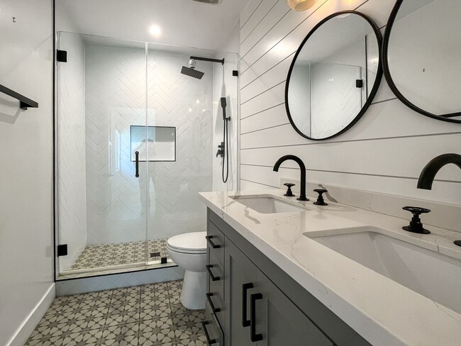 Building Photo - 13053 Venice Blvd