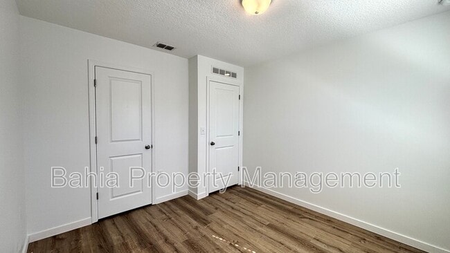 Building Photo - 912 Grandin St