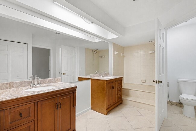 Building Photo - 5530 Coach House Cir