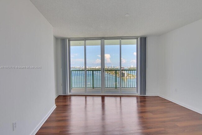Building Photo - 1756 N Bayshore Dr