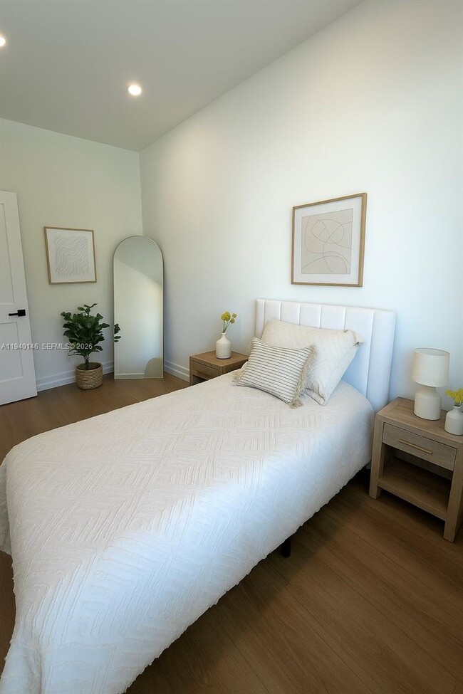 Building Photo - 1535 West Ave