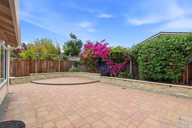 Building Photo - 33588 Bardolph Cir