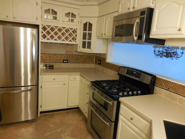 Building Photo - 201A Seneca Way
