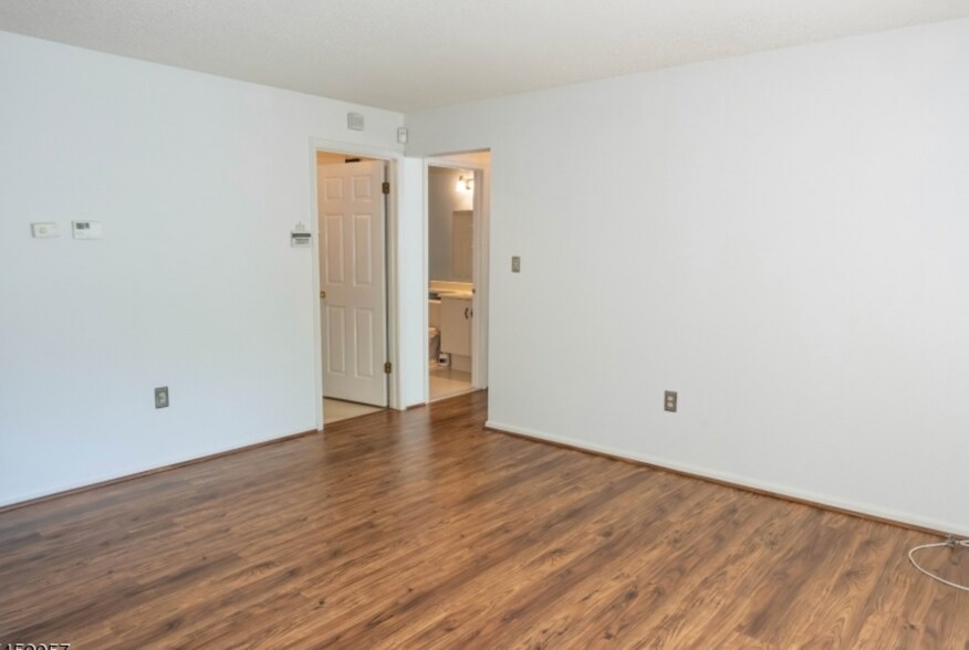 Building Photo - 128 Arbor Way