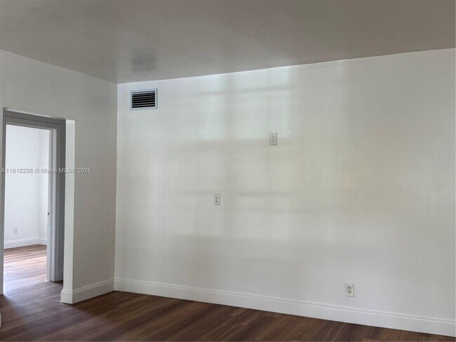 Building Photo - 6420 SW 18th Terrace