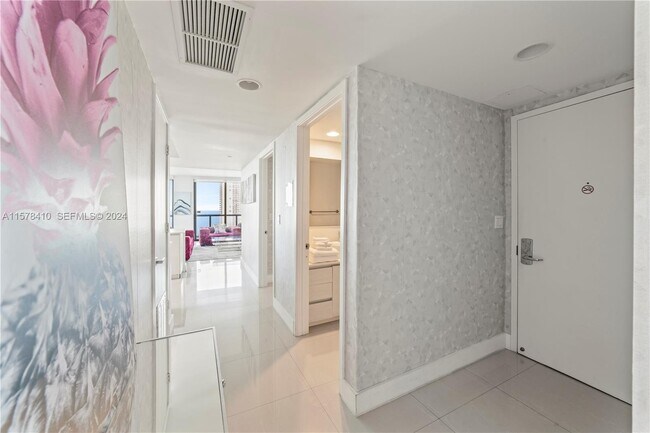 Building Photo - 2600 E Hallandale Beach Blvd