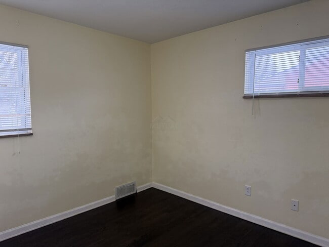 Building Photo - 33042 Slocum Dr