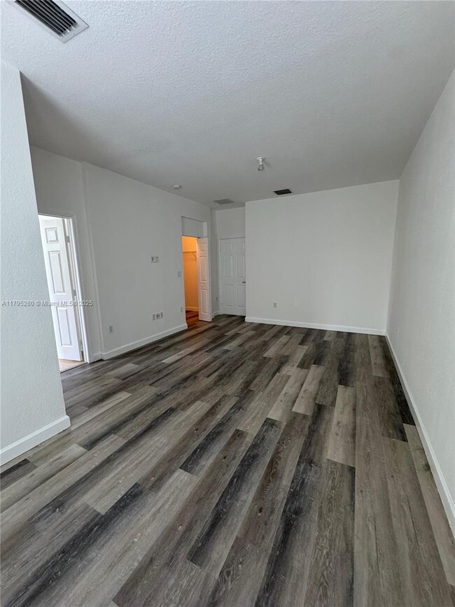 Building Photo - 7515 NW 114th Path