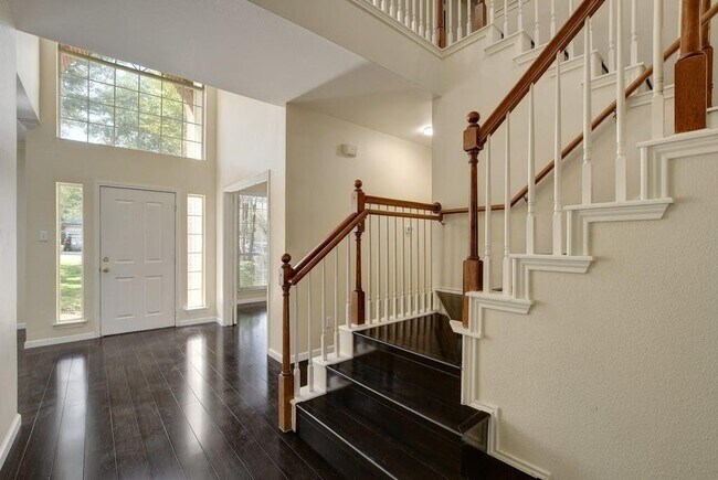 Building Photo - 6512 Walebridge Ln
