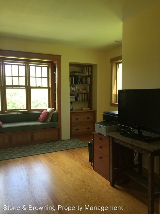 Building Photo - 201 Taylor Rd